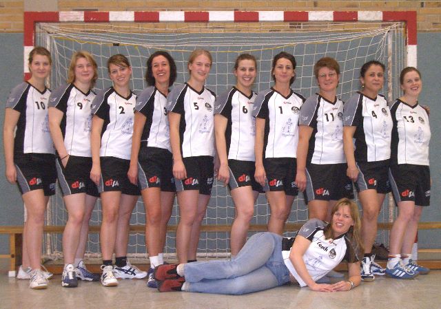 2. Damenmannschaft 2005/2006 (72 kB)